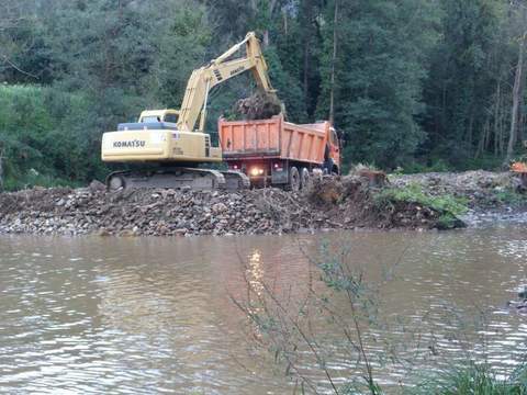 Comienzo de las Obras de dragado de cauce y retirada a acarreos para la recuperación de la capacidad de los cauces de ríos de las cuencas del Eo y Esva (Asturias)