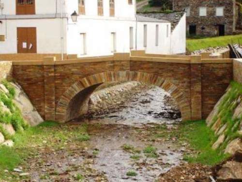 Restauración de cauce y puentes en el río Suarón y el Arroyo Montoto en Piantón, t.m. de Vegadeo (Asturias)