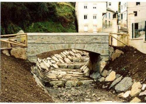 Restauración del cauce y márgenes del tramo bajo del Arroyo Cuantas en San Antolín de Ibias, t.m. de Ibias (Asturias)