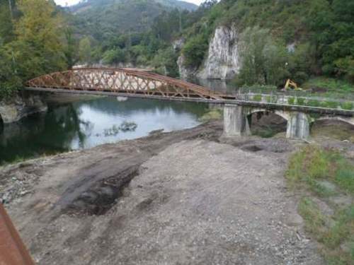 Acondicionamiento y limpieza de río del Nalón a su paso por Palomar y Bueño. (Asturias)